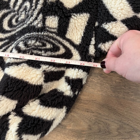 Urban Outfitters Black and White Teddy Jacket - Picture 15 of 16